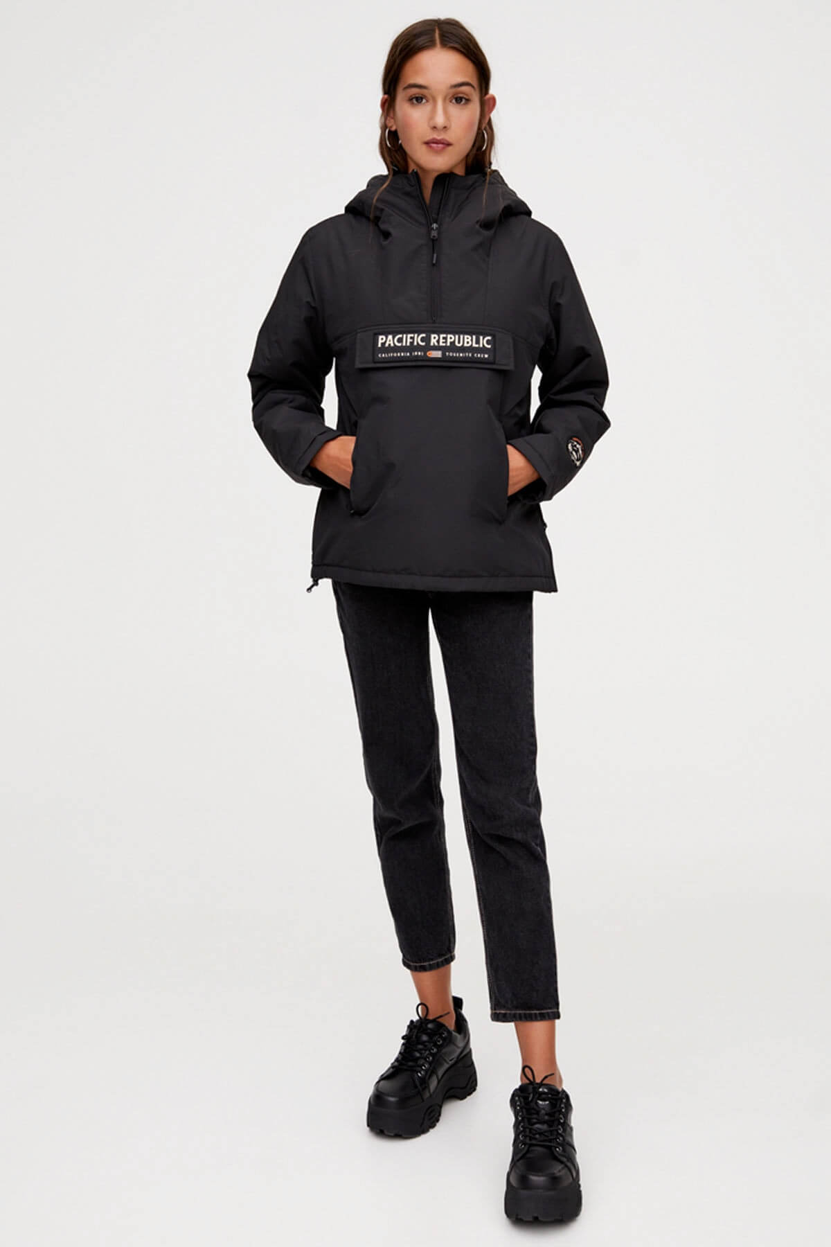 pull and bear kanguru mont kadın siyah